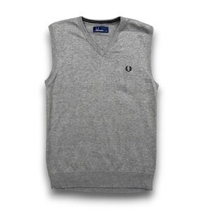 Fred Perry Sweater Vest Mens XS Gray V-Neck Embroidered Lightweight Knit K1230